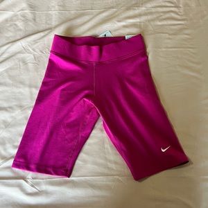 Nike mid rise short